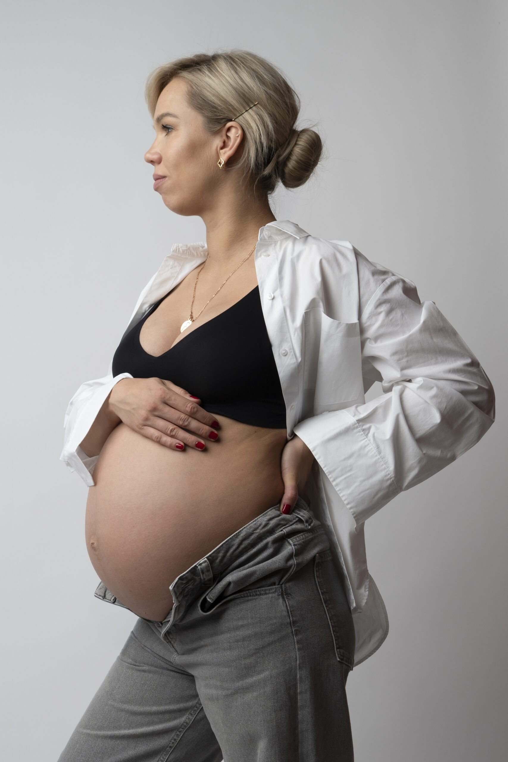 Sesione fotografica Maternity Castelletto di Cuggiono fotografia donna in dolce attesa