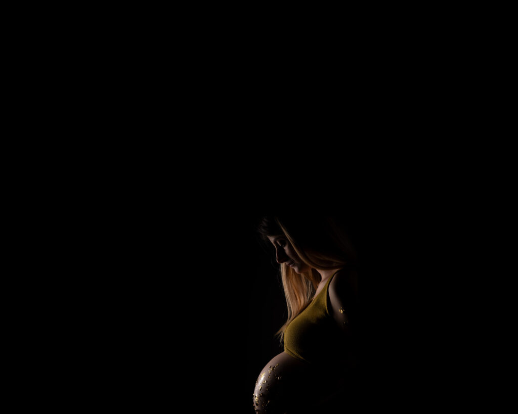 servizio fotografico di maternità fine art, fotografa ad Abbiategrasso