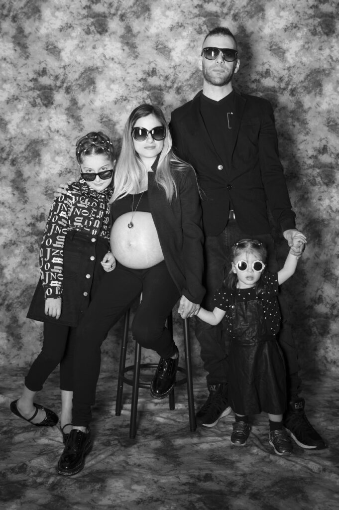 servizio fotografico di famiglia con mamma in gravidanza, Abbiategrasso e ovest milanese