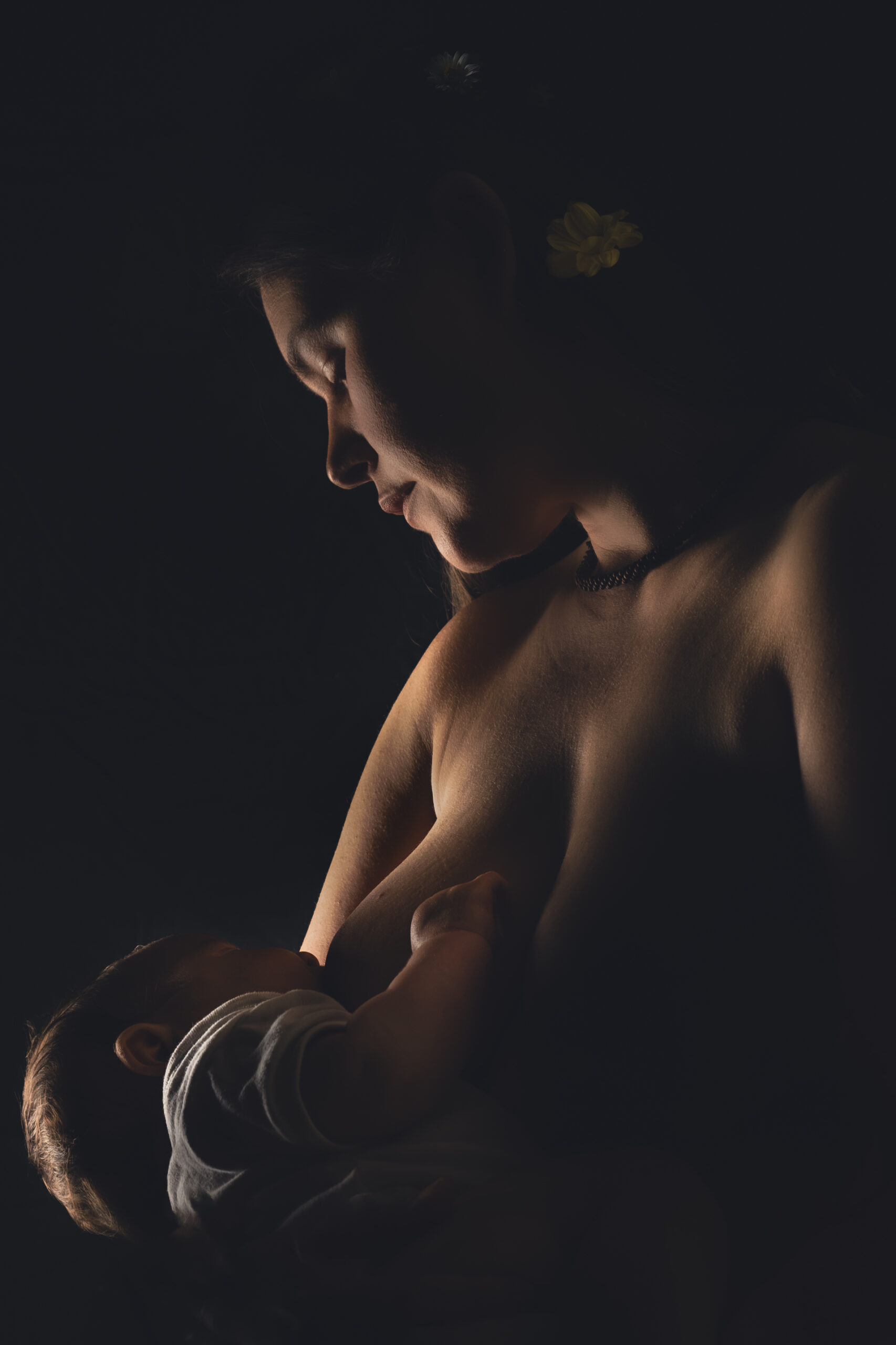 Servizio fotografico di maternità in studio, mamma e bimbo in controluce-1 Servizio fotografico di maternità in studio, mamma e bimbo in controluce